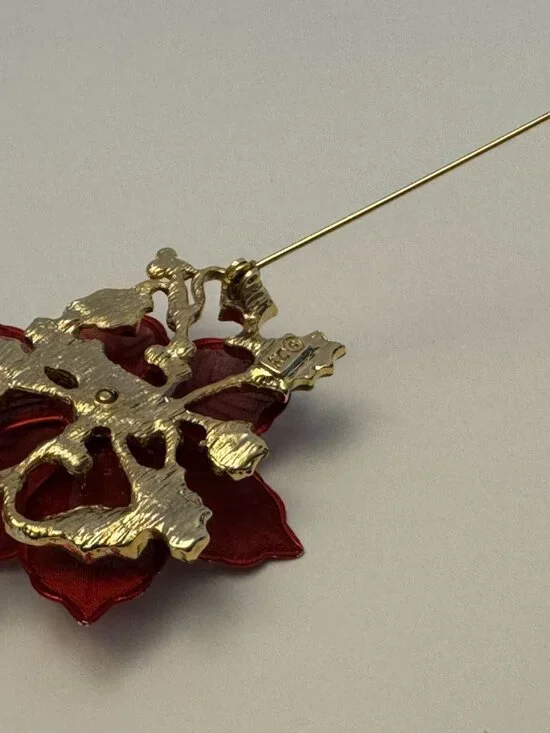 Kenneth Cole Red Poinsettia Brooch Pin Gold-Tone Accents Berry Detail Christmas - Picture 7 of 9